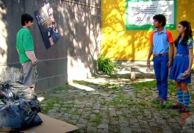 Milli e Mosca encontrando com Paçoca na rua