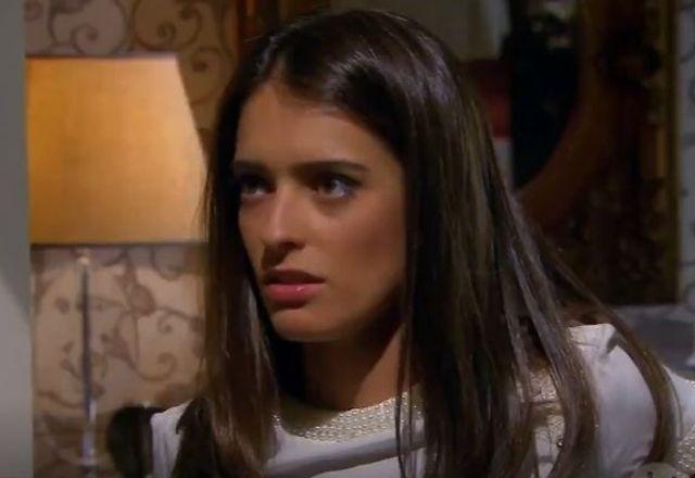 Maria Cecília com cara de assustada vendo Junior